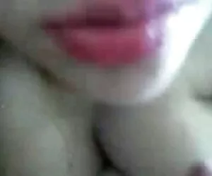 萨尔瓦阿拉伯女孩给人吹箫
