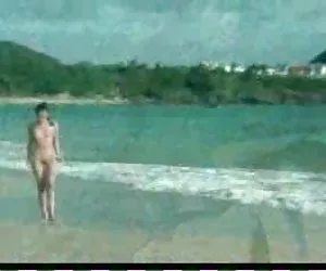 舒淇裸体在海滩上