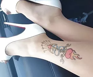 我的裤腿脚踝的纹身