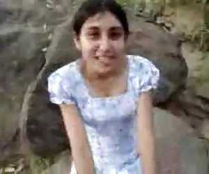 斯里兰卡的女孩得到口交