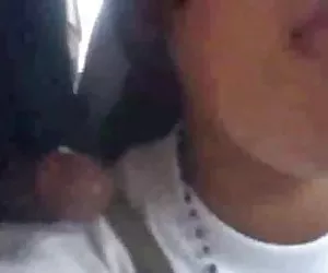 鸡鸡在她的脸