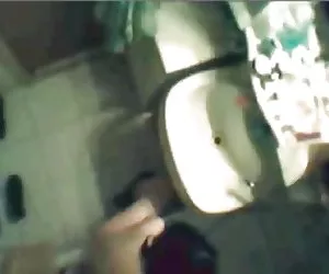 隐藏凸轮雅娜知道我们的间谍!, 因为她经常自慰，不耻辱