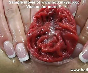 性感的女仆硬他妈的屁股有一个很大的插头