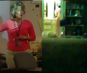 妈妈淘气的露出自慰上隐藏的摄像头