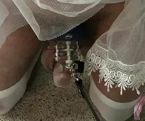 女佣感到震惊并受到惩罚