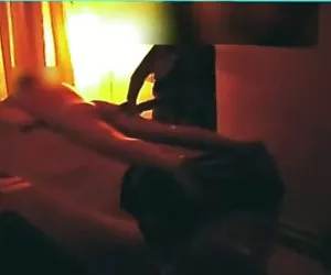 打手枪隐藏在一家按摩院