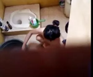 Ngintip mandi