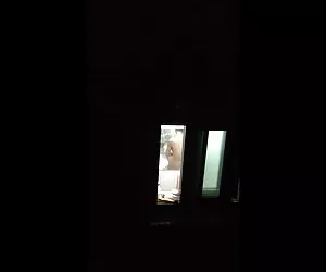 韩国女孩窗口偷窥