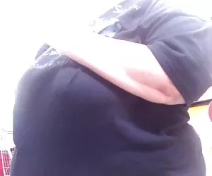 Braless奶奶的大下垂的胸