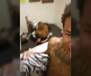 异族缠身，和她的朋友看