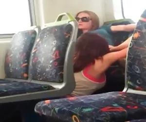 奇科grava dos女孩la concha en el tren