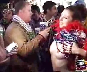 奶闪烁的狂欢节