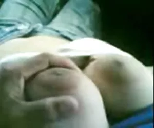 大胸部的马来夫人